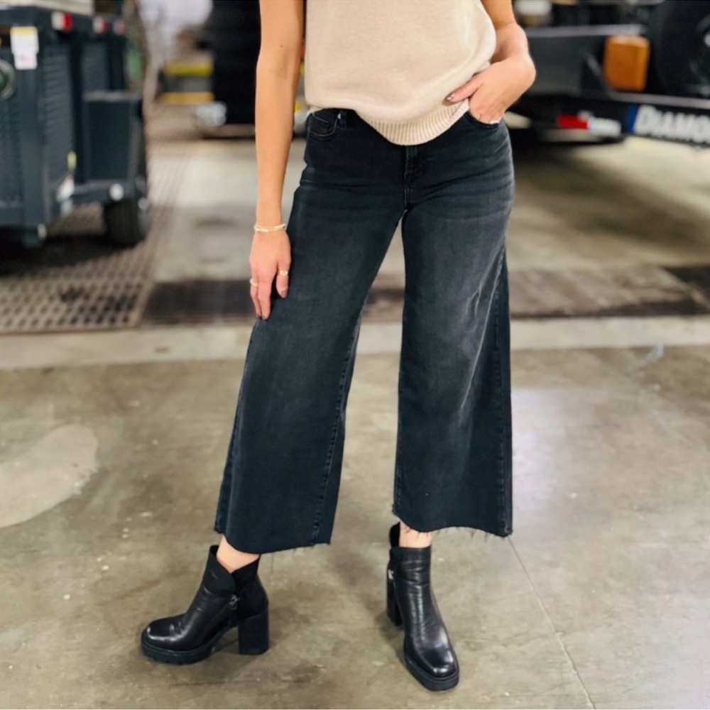 NWT Hidden Nori High Waist Cropped Wide Leg Jeans - Size 27